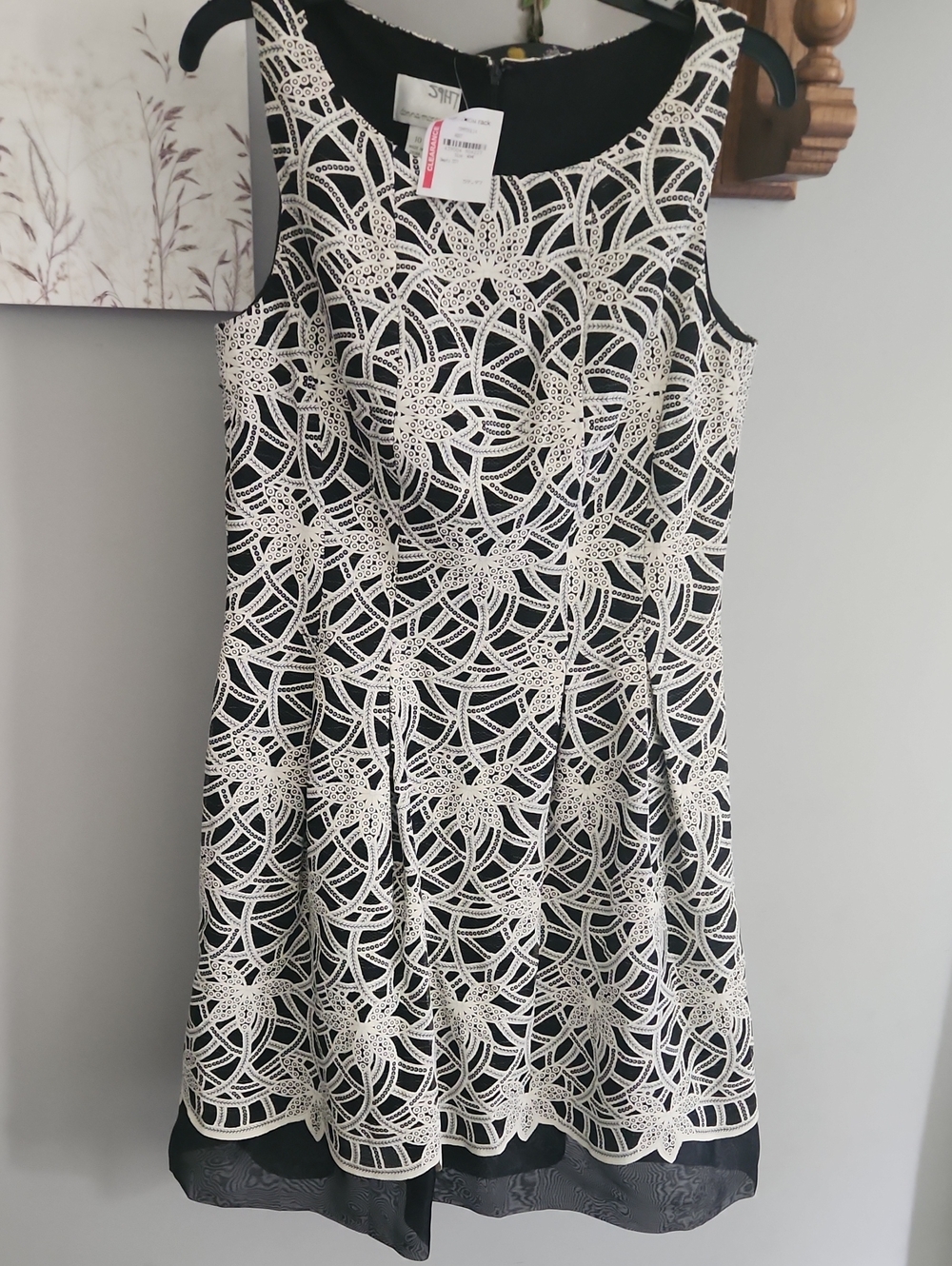 Donna Morgan Women's Black & White Sleeveless Dress With Intricate Lace Overlay